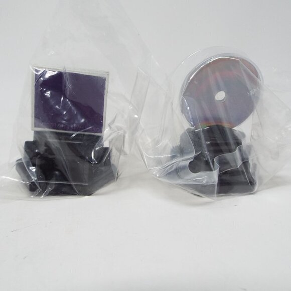 Trivial Pursuit Totally 80's Replacement Pawns Item# 158 - Picture 5 of 5